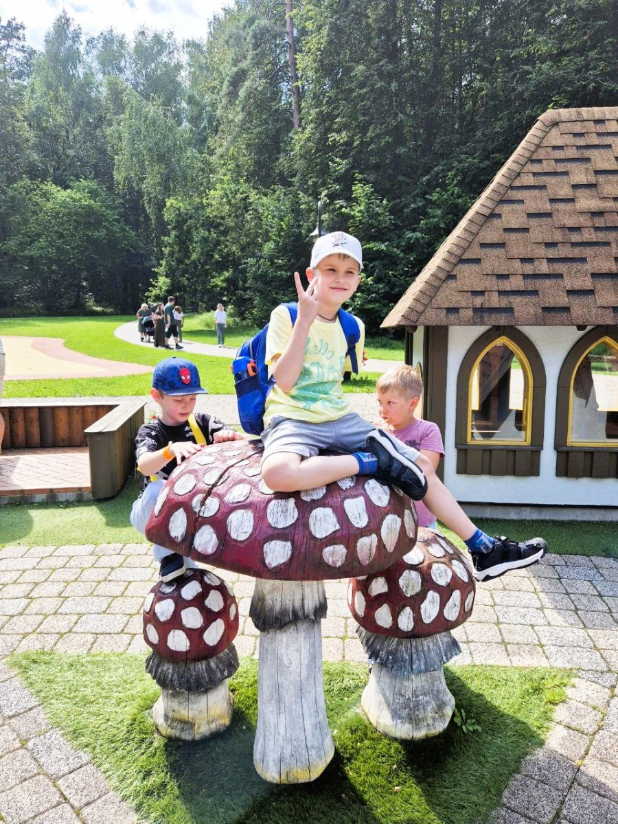 Ukraiņu māmiņas un bērni ekskursijā uz Tērveti