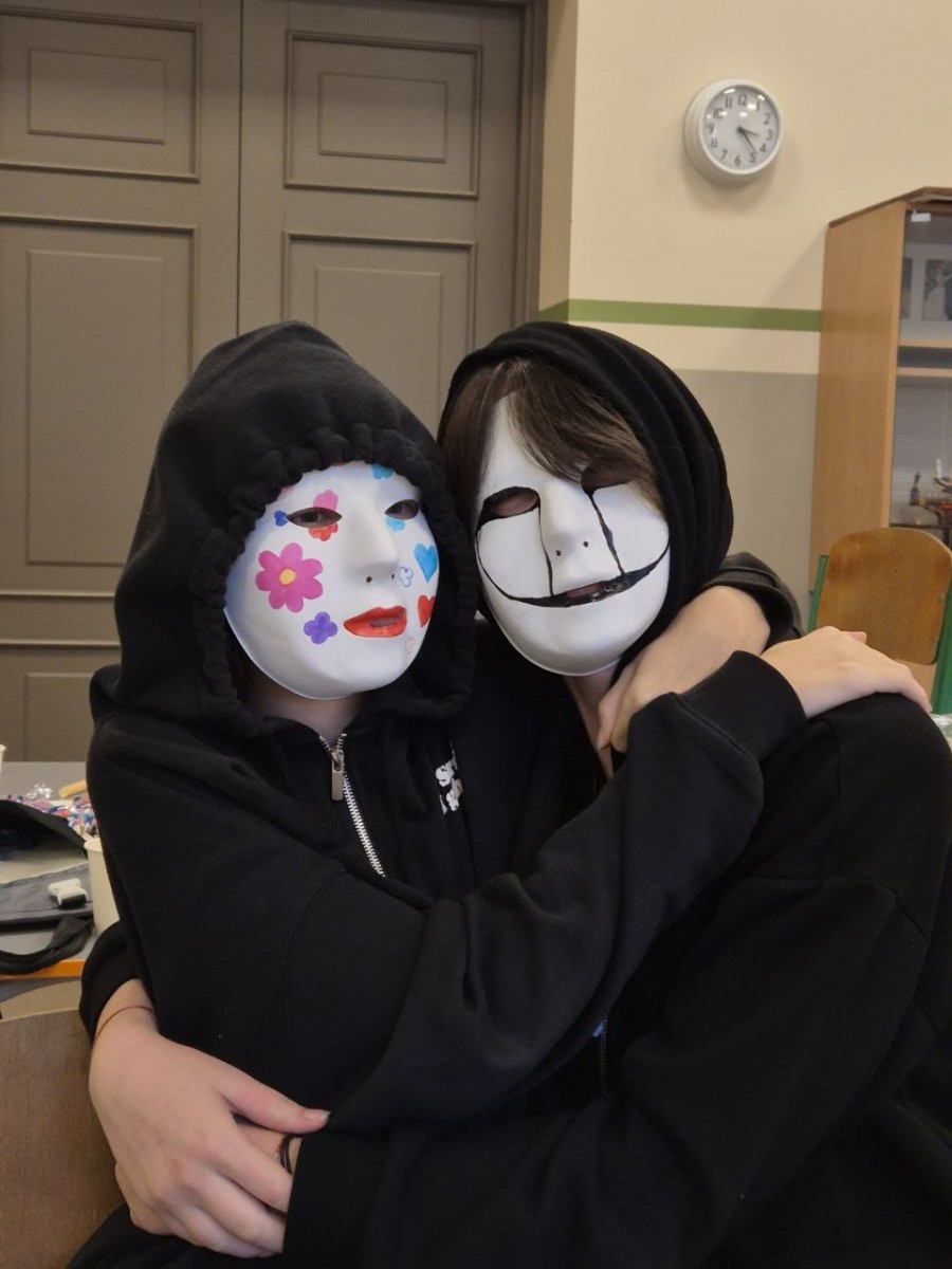 Mākslas terapijas nodarbības ukraiņu pusaudžiem.