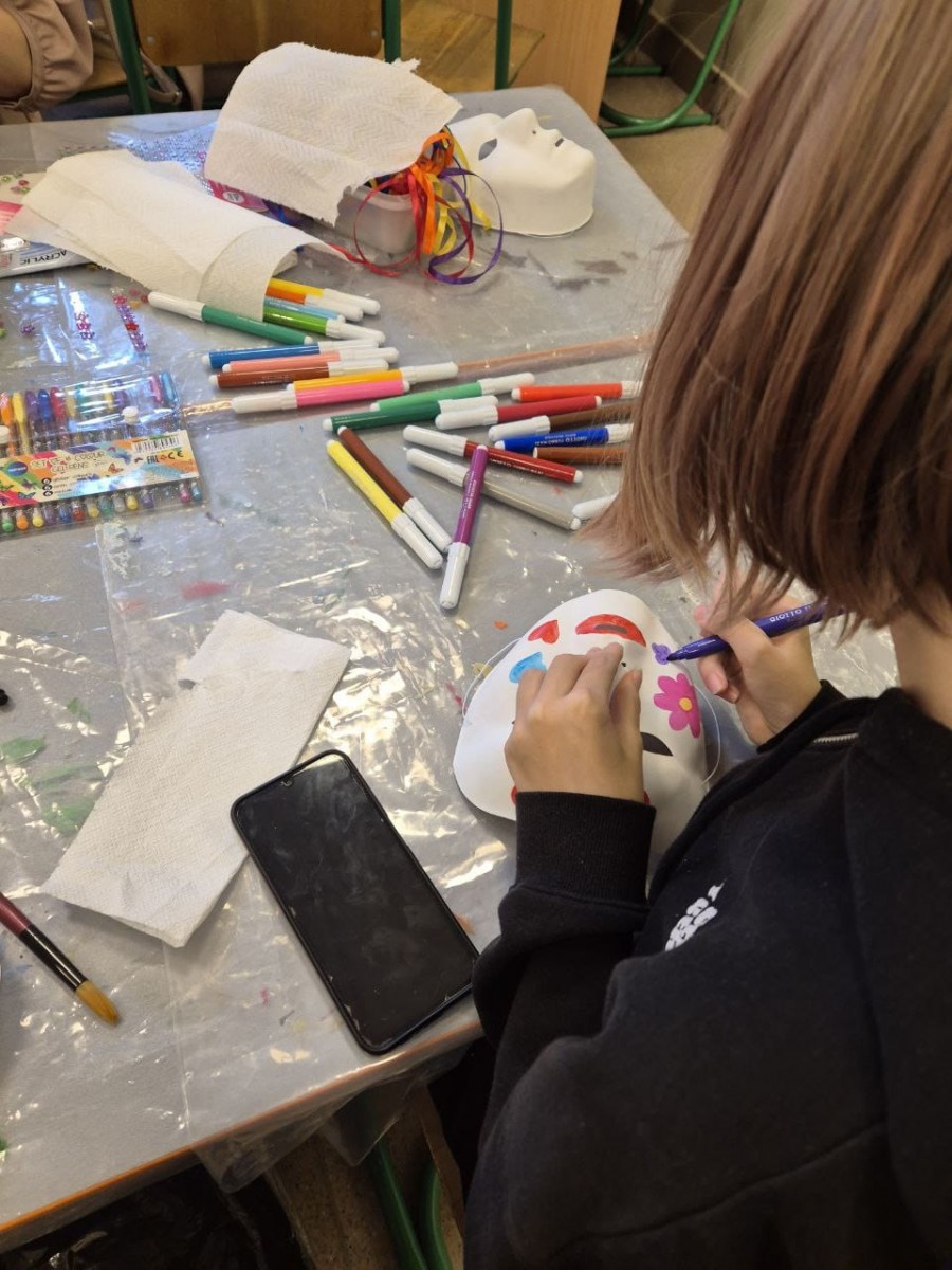 Mākslas terapijas nodarbības ukraiņu pusaudžiem. | Patvērums Drošā māja