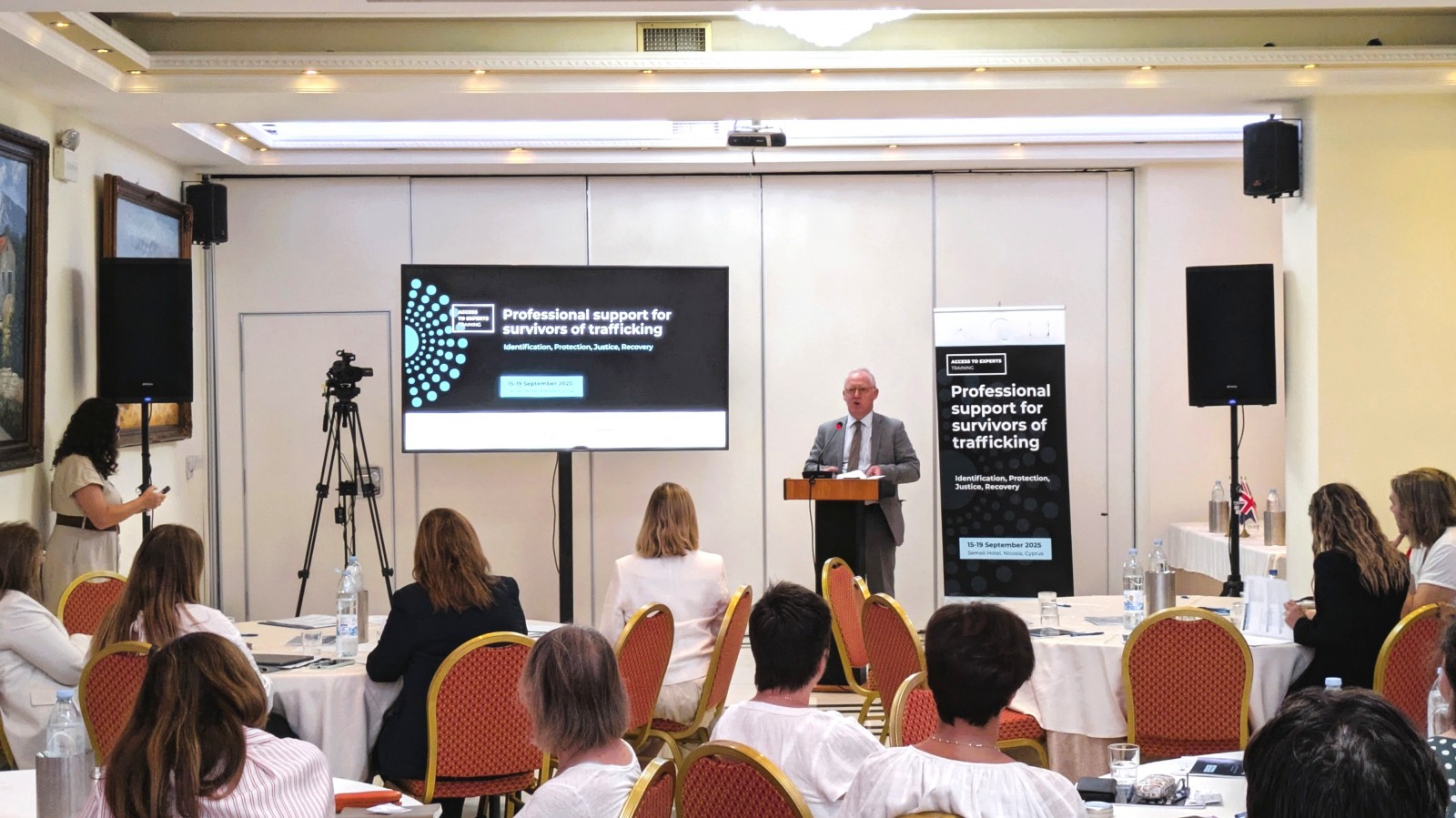 Starptautiskā konferencē “Profesionāla palīdzība cilvēku tirdzniecībā izdzīvojušajiem”