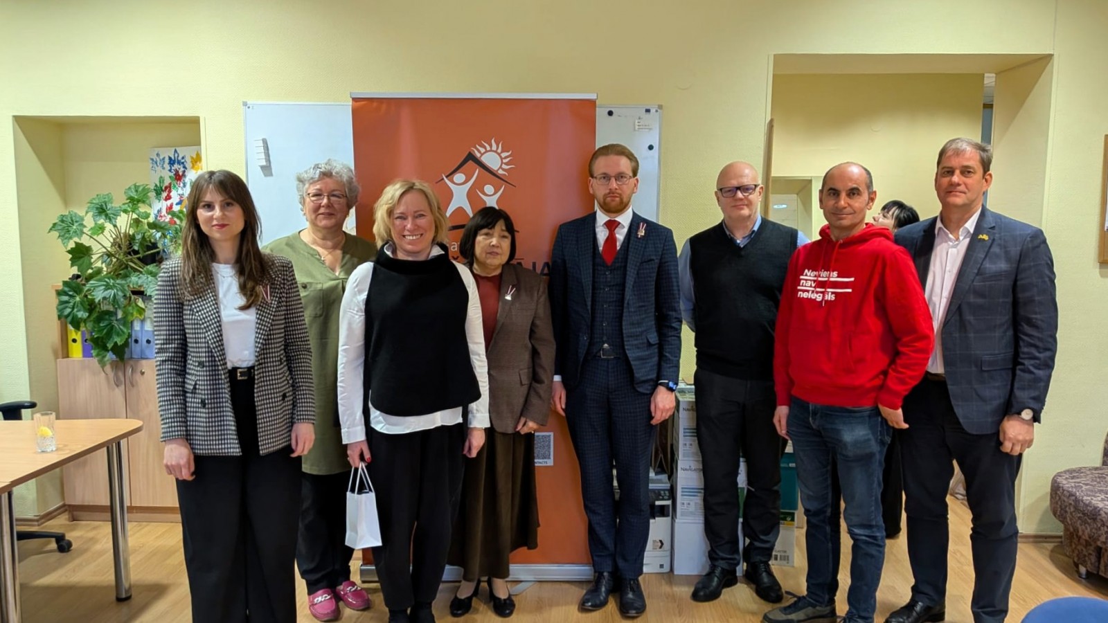 Biedrībā “Patvērums “Drošā Māja”” viesojas Saeimas Cilvēktiesību un sabiedrisko lietu komisija