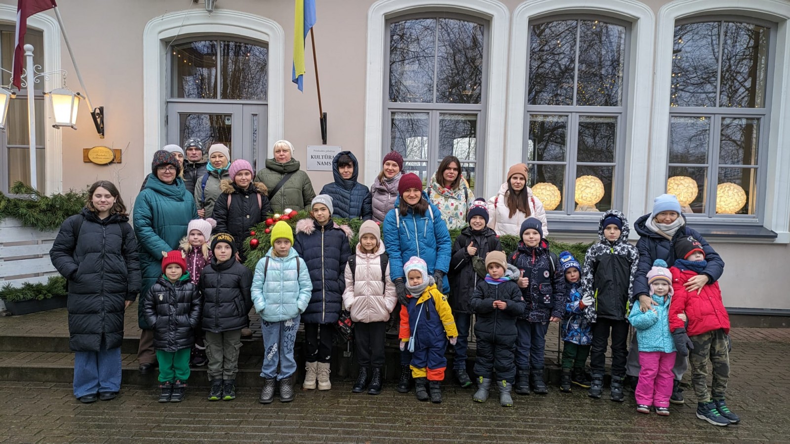 Ziemassvētku svinības latviešu un ukraiņu bērniem Priekulē | Patvērums Drošā māja